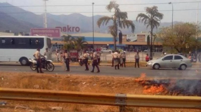 Μαδούρο: Διατάζει τα σούπερ μάρκετ να ρίξουν τις τιμές και προκαλεί το απόλυτο χάος